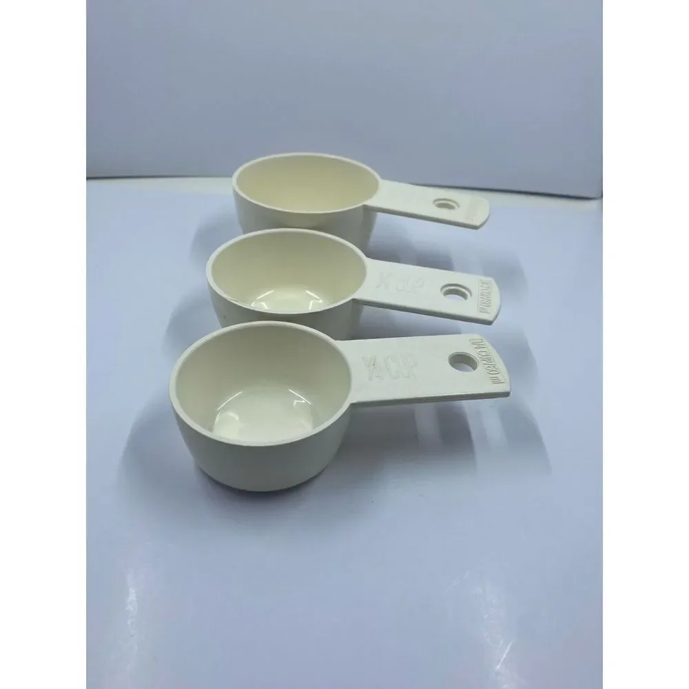 VINTAGE PYREX PLASTIC DRY NESTING MEASURING CUPS OFF-WHITE 1/4, 1/3, 1/2,